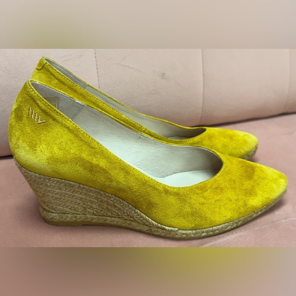 Viscata Women's Marquesa Yellow Suede Espadrille
Wedge Shoes Size 8.5 EU 39 - Picture 2 of 9